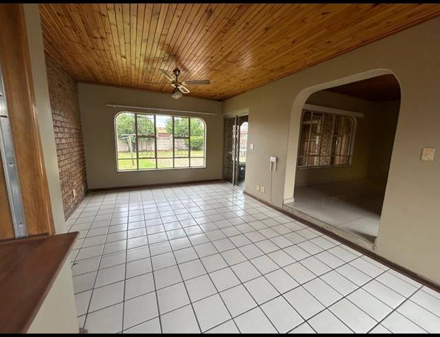 4 BEDROOM HOUSE FOR SALE IN VAALPARK